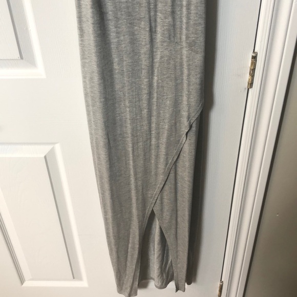 Long dress with crossed details in front - Picture 2 of 3